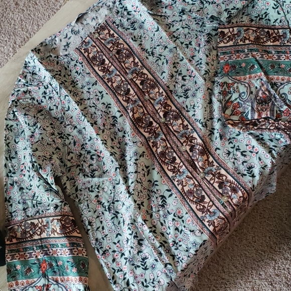 ‼️S left💞New boutique Button Front blouse - Picture 5 of 8